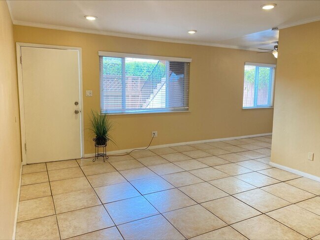 Foto del edificio - Great North Park Location! Private Fenced ...