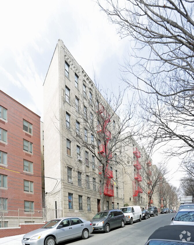 Foto del edificio - 3133-3135 Rochambeau