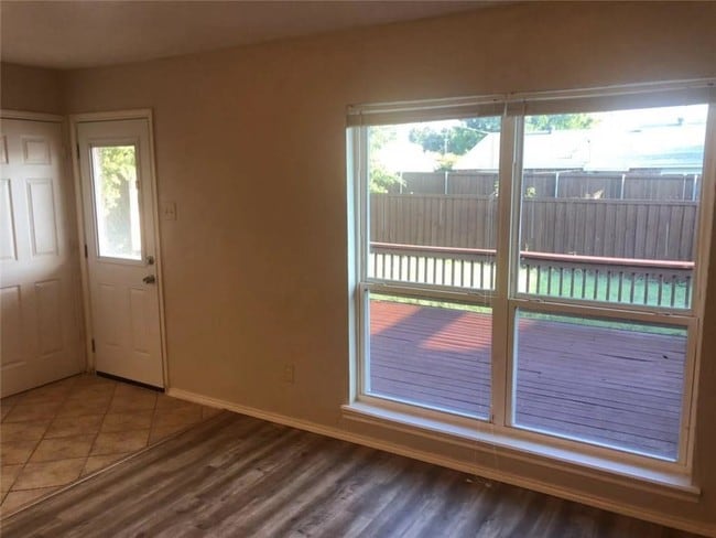 Building Photo - 536 Hanover Dr