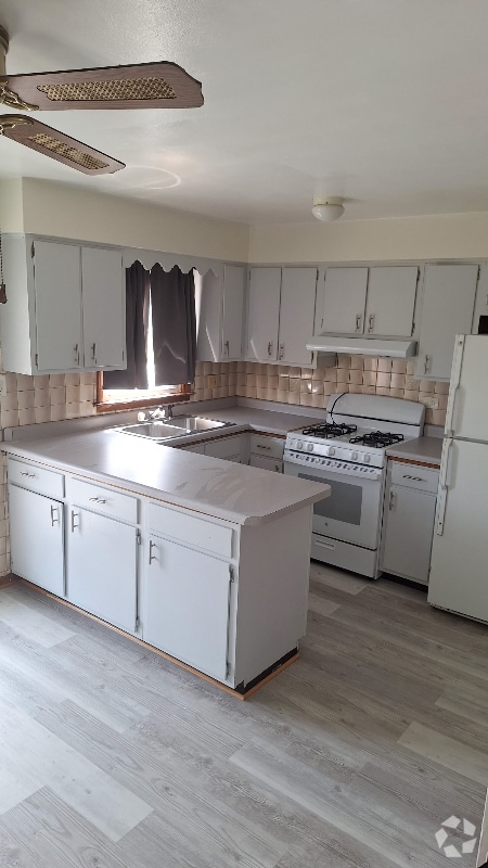 Building Photo - 4433 Prairie Ave