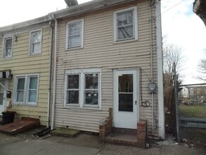 Building Photo - 549 Lamberton St