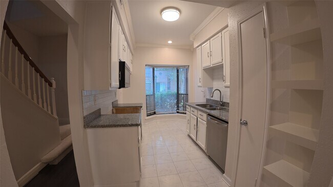 Foto del edificio - 12550 Piping Rock Dr