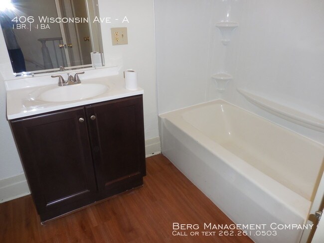 Building Photo - One Bedroom Upper