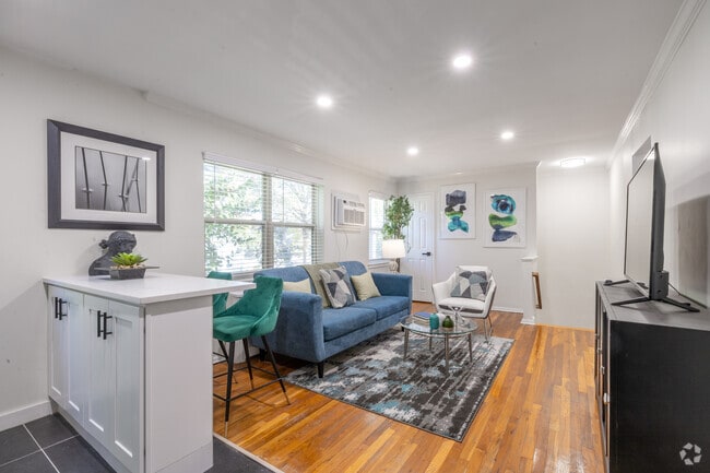 1BR, 1BA - 575SF - Living Room view 2 - Lakeview Apartments