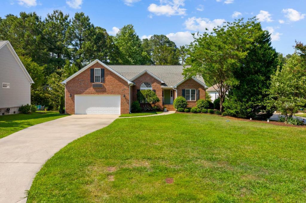 Primary Photo - 202 Fairview Ln