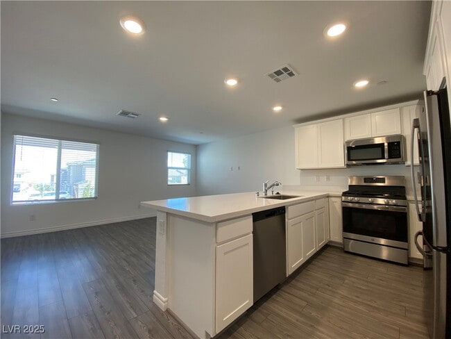 Building Photo - 6148 Foxes Dl St