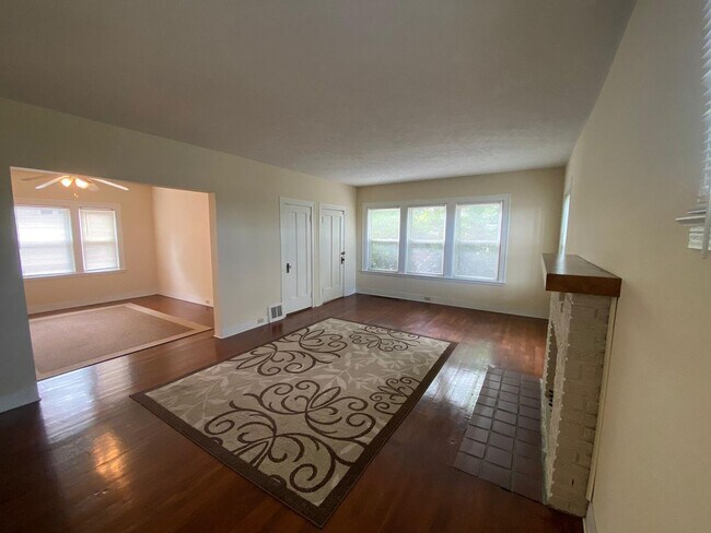 Foto del edificio - 1741 Middlehurst Rd