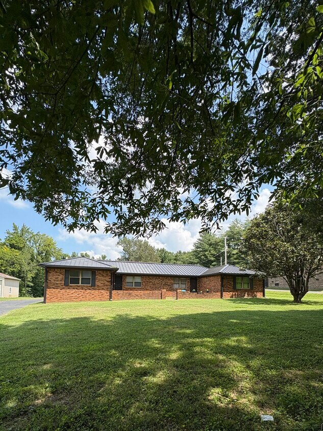 Primary Photo - 5030 Benton Rd