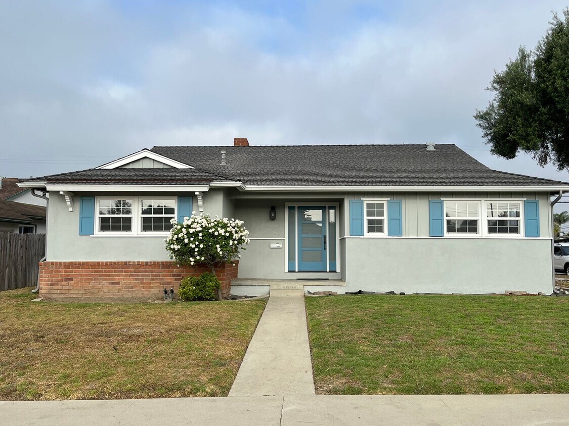 Foto principal - Spacious 3+3 Single Story Home w/ bonus ro...