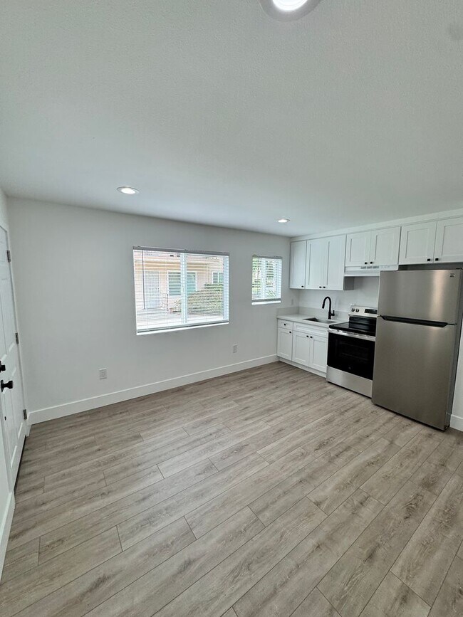 Building Photo - Large New Construction 1 bed 1 Bath Apartment for Rent In Long Beach!