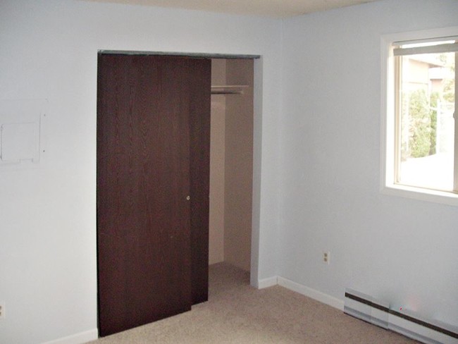 Building Photo - 182 Glenwood Dr