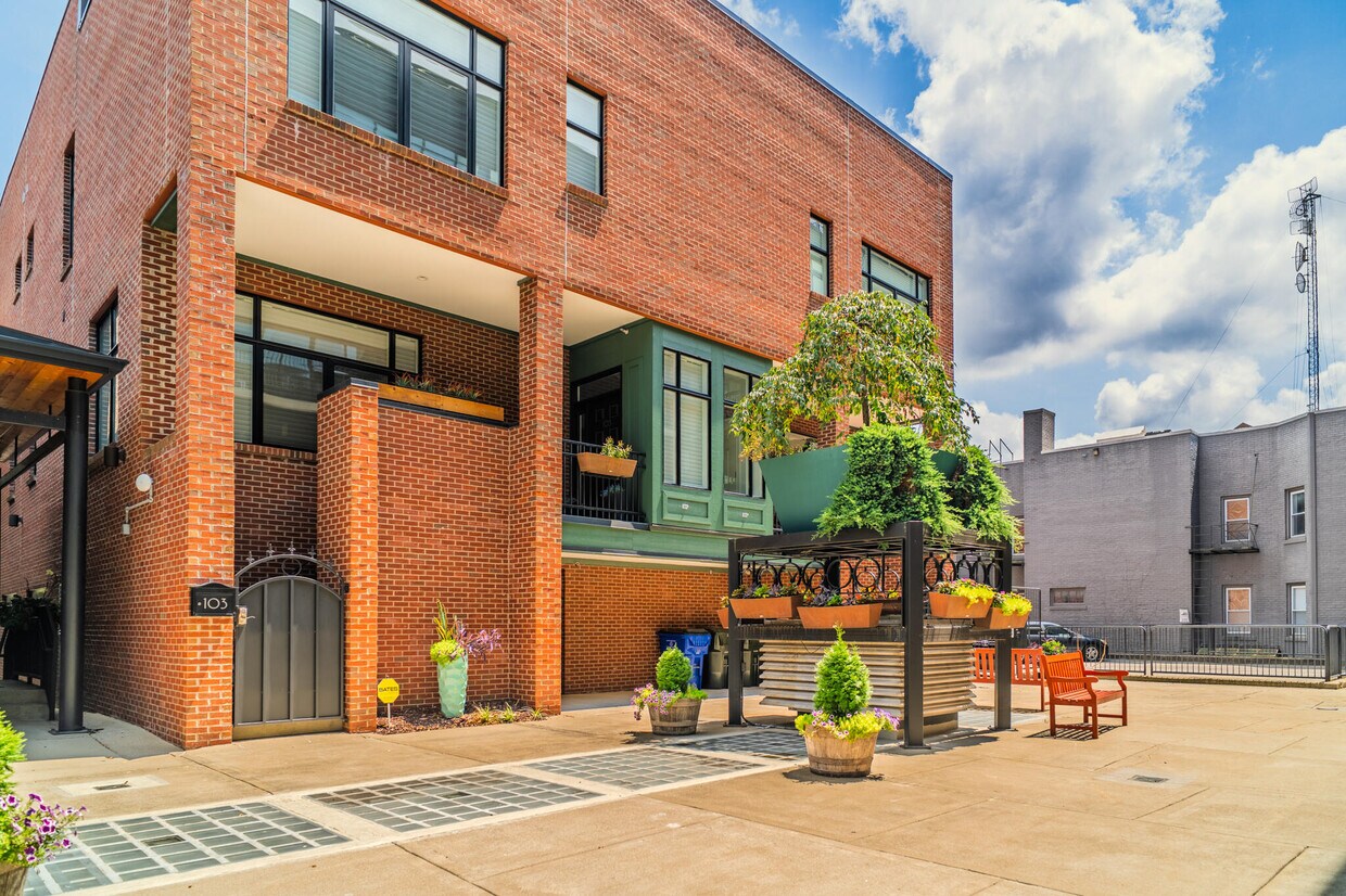 Foto principal - 515 W Main St