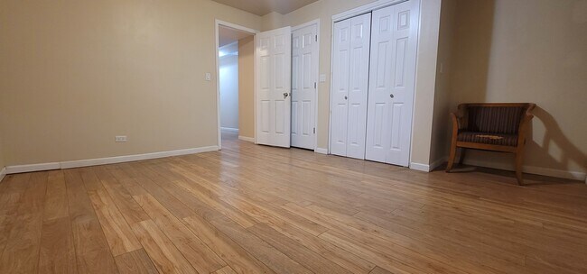 Bed 3 - 4521 S Ellis Ave