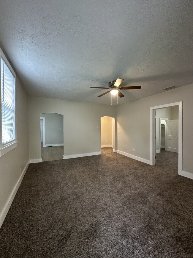 Building Photo - 2903 S Elm St
