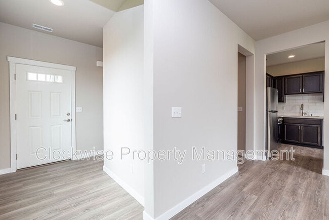 Building Photo - 108 Tacoma Ct NW