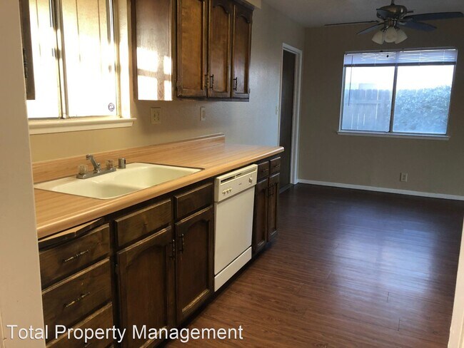 Building Photo - 3 br, 2 bath House - 1386 E. Cypress