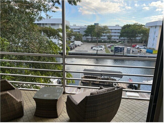 Foto del edificio - 3600 NE 170th St