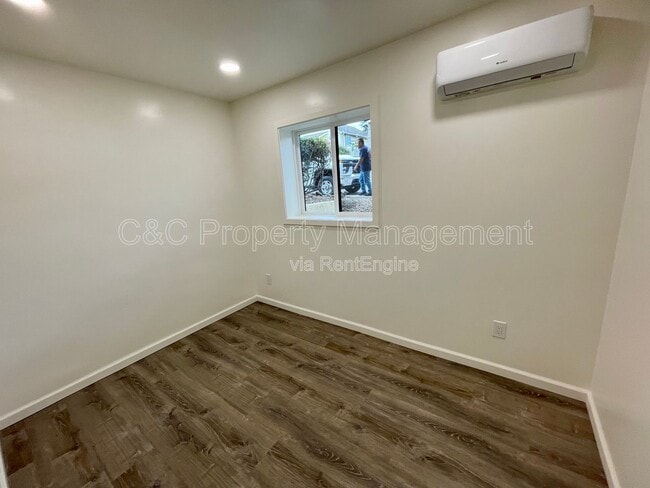 Building Photo - 599 Irving Ave
