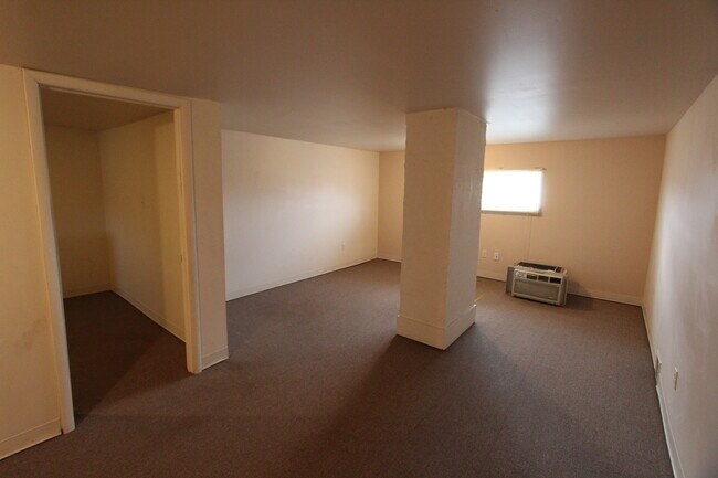 Foto del edificio - 624 Carothers Ave