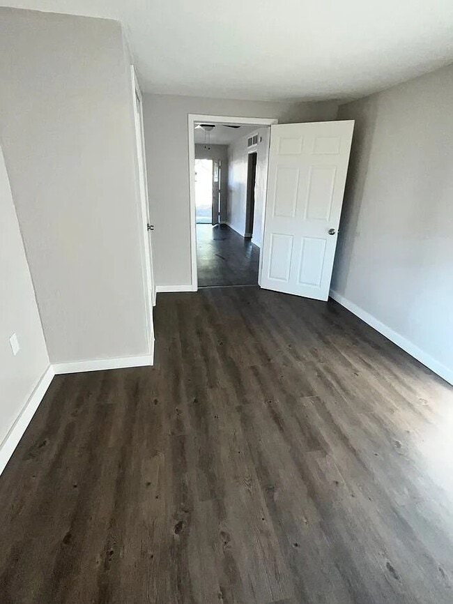 Building Photo - AMAZING 1 BEDROOM 1 BATHROOM FOR LEASE OFFERING $500 MOVE IN SPECIAL