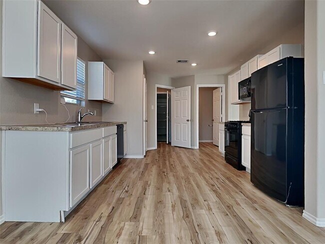 Building Photo - 21944 Juniper Crossing Dr