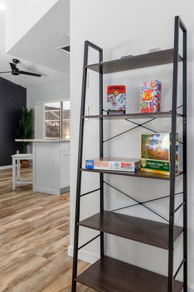 Building Photo - 9003 Nakoma Way