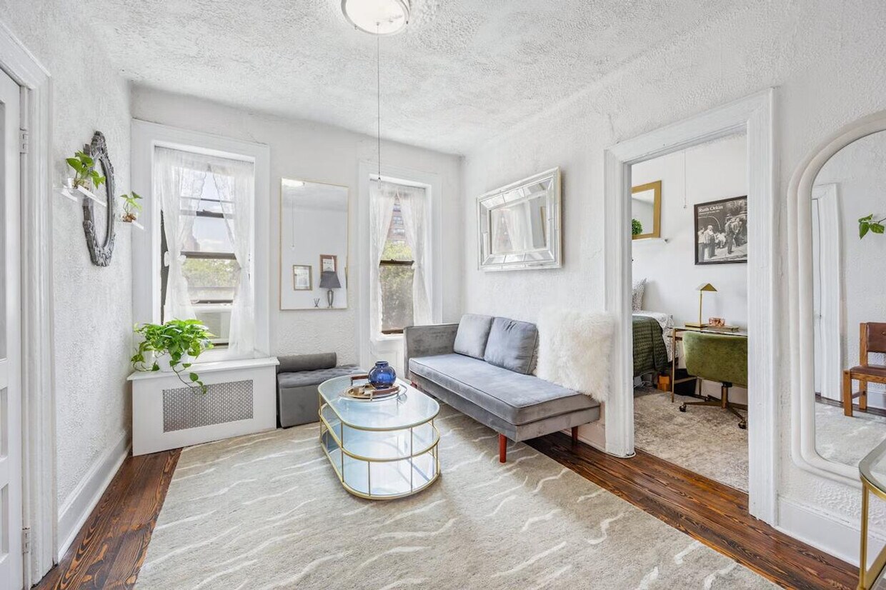 Foto principal - 542 E 14th St