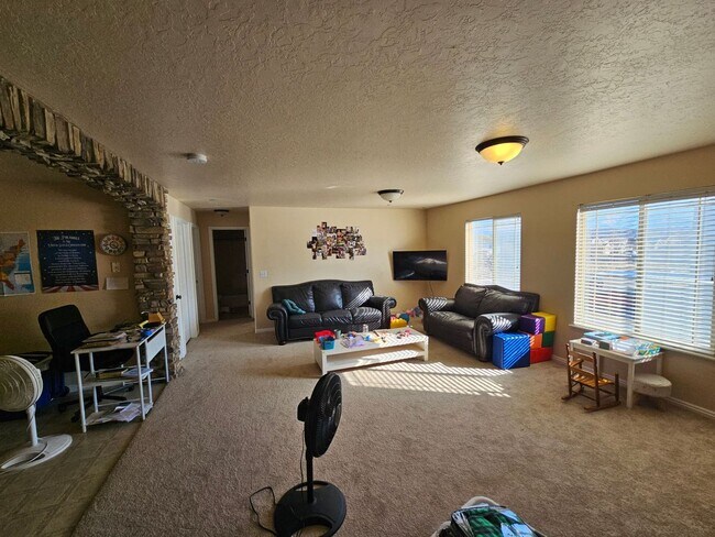 Building Photo - 3 Bedroom Condo in Eagle Mountain for Rent!