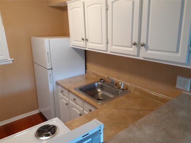 Building Photo - 103 Avondale St