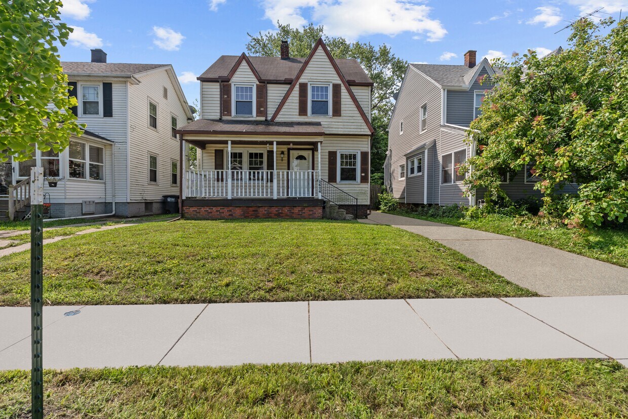 Primary Photo - 2626 120th St