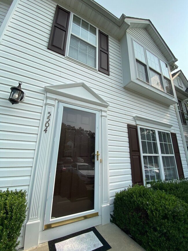 Foto del edificio - 5504 Millstream Ln