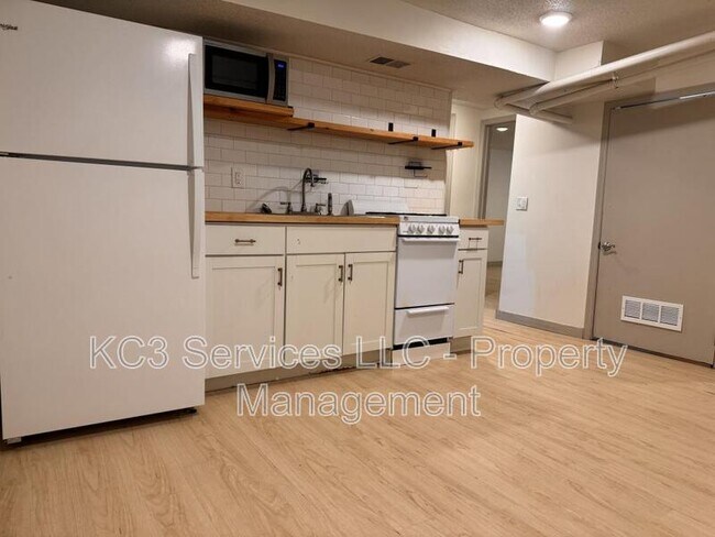 Building Photo - 11108 Bennington Ave