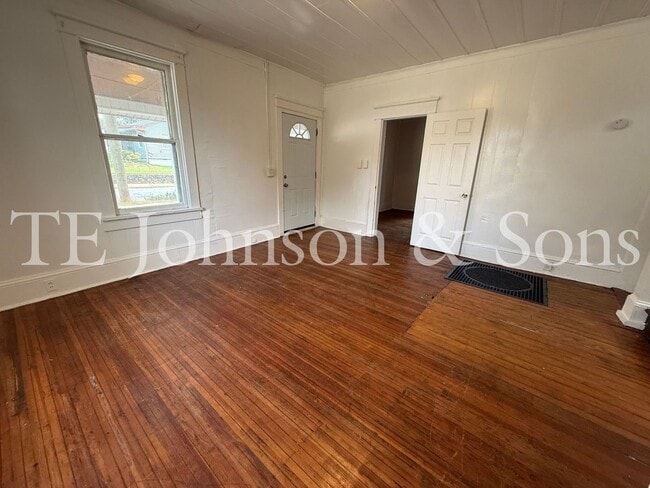 Foto del edificio - Spacious 4 bedroom near downtown Winston!