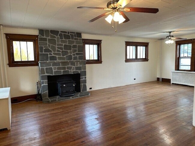 Foto del edificio - Welcome to this charming 3-bedroom, 1-bath...