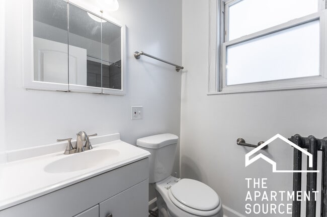 Building Photo - 4826.5 W Addison St