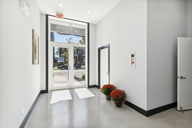 Foto del edificio - 2342 W Adams St