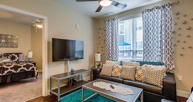 Sala de estar 01, Park Place, Baton Rouge - Park Place Baton Rouge Apartments