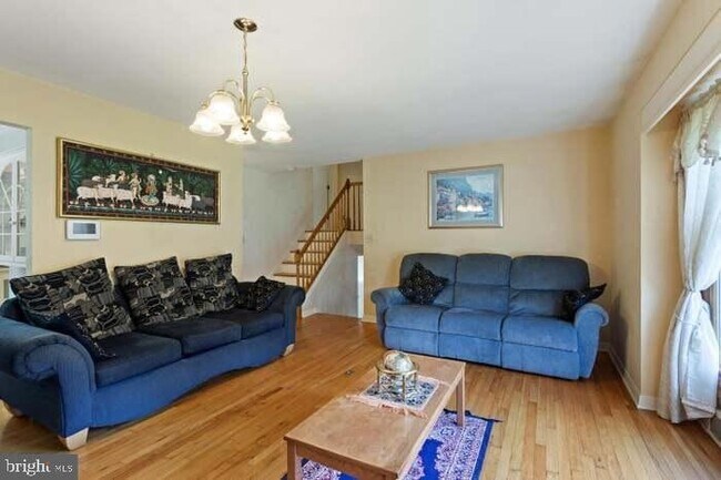 Foto del edificio - 318 Oak Ln