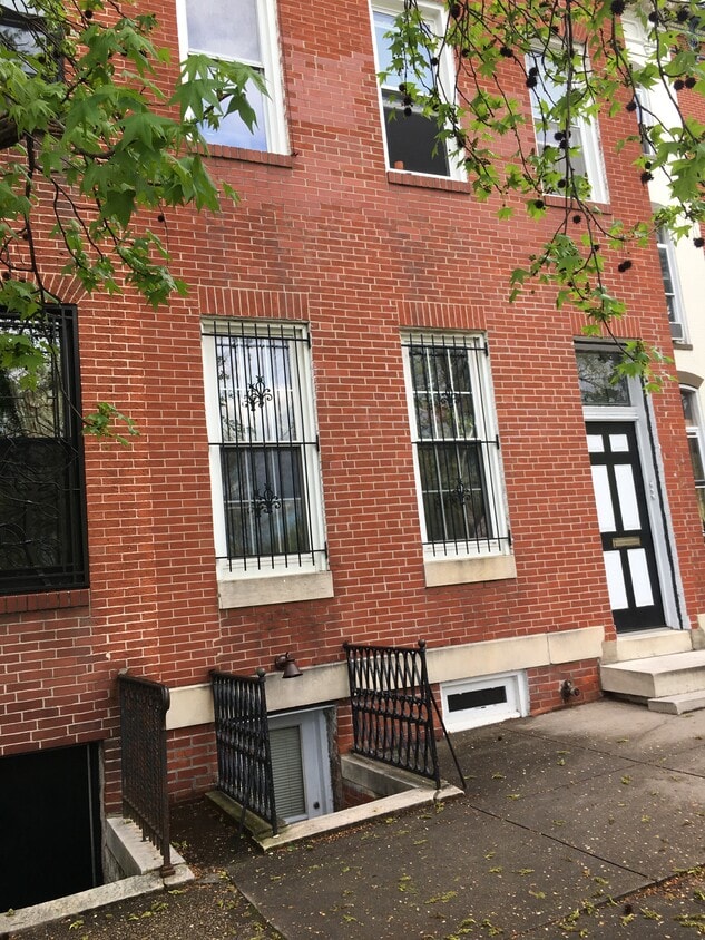 Primary Photo - 226 S Patterson Park Ave