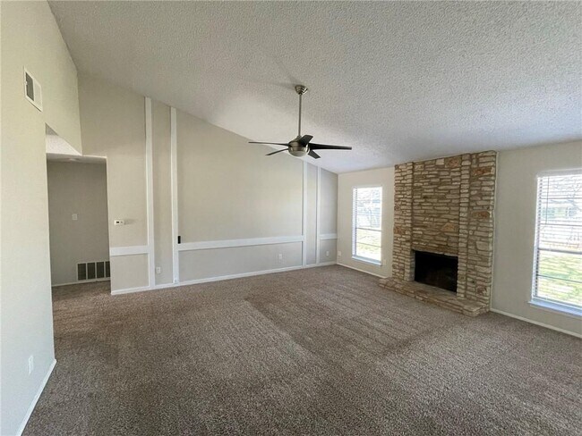 Foto del edificio - 4204 Oak Creek Dr