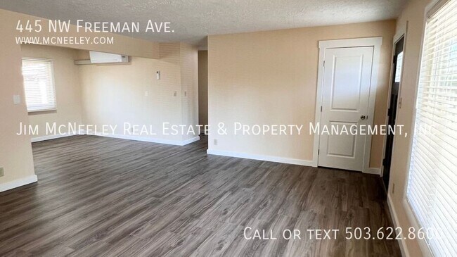 Foto del edificio - 445 NW Freeman Ave