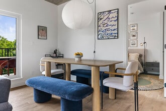 Building Photo - Mercury Block