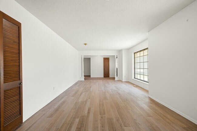 Foto del edificio - 6321 NW 84th St
