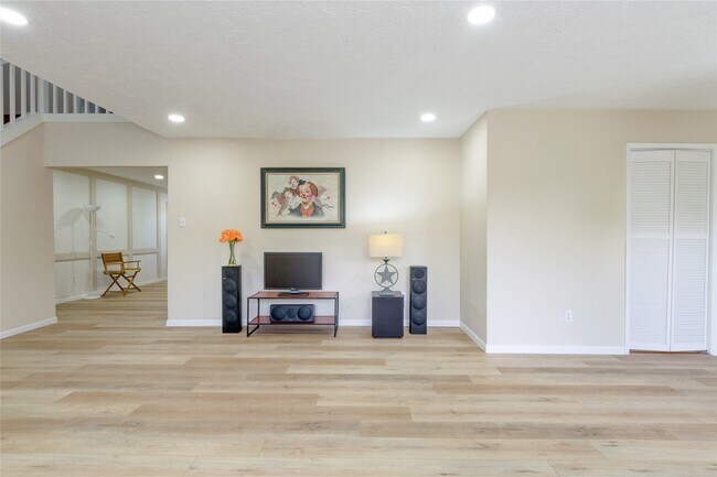 Building Photo - 2902 Field Line Dr
