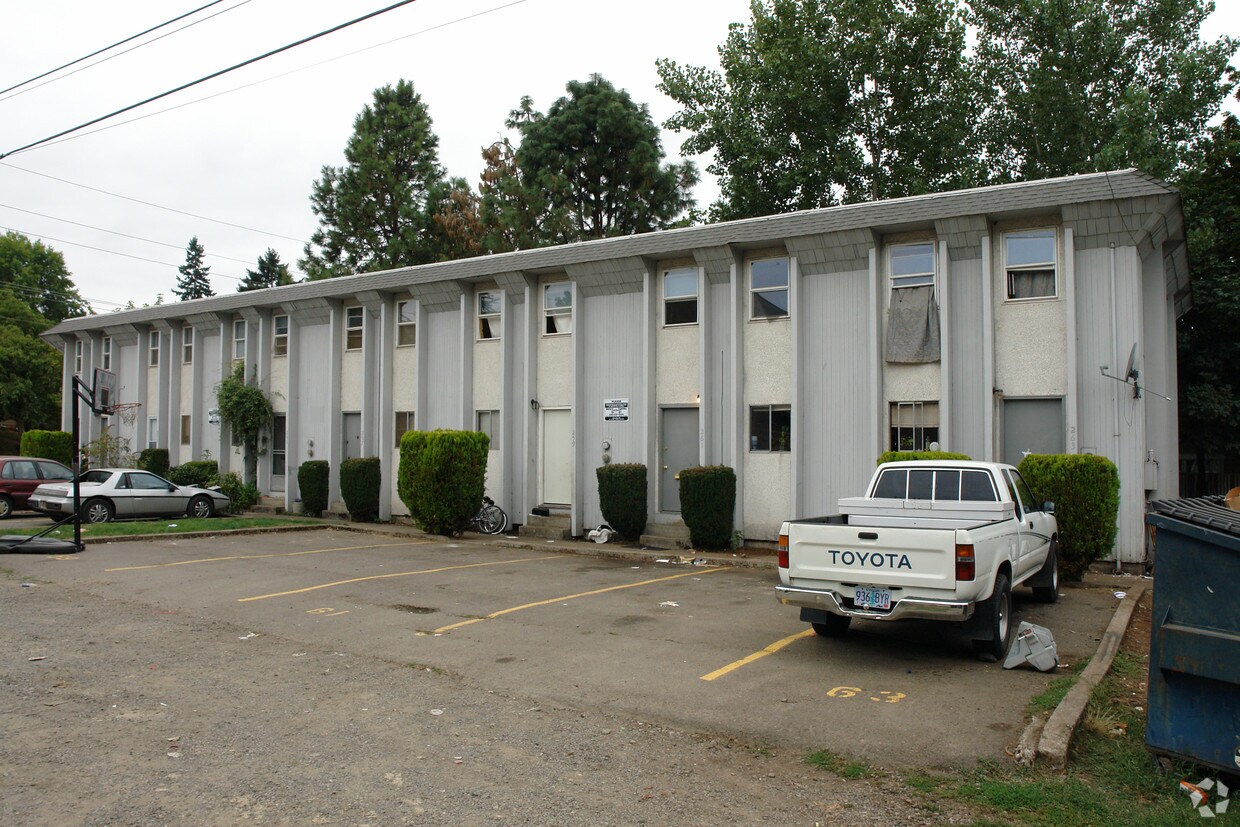 Building Photo - 251-263 Miller St S