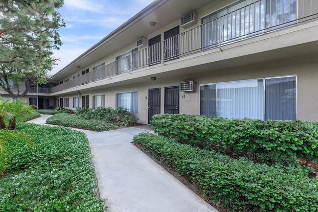 Building Photo - Saddleback Pines Apartment Homes