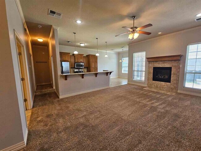 Building Photo - 6 NE Summerwood Dr