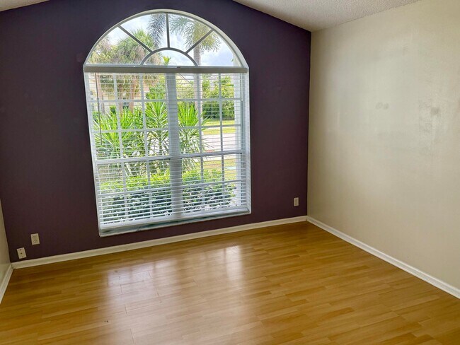 Foto del edificio - 1069 Sweet Briar Pl
