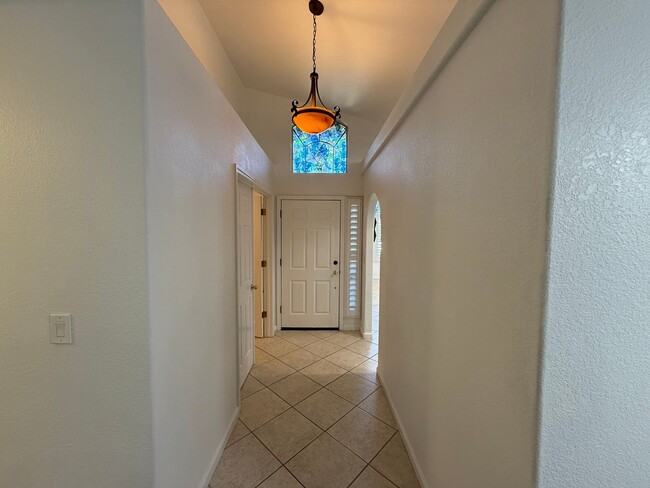 Building Photo - 4-bedroom Single Story home in Ripon!