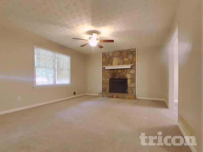 Building Photo - 100 Russell Dr